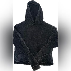 Black cropped thin hooded long sleeve (small)